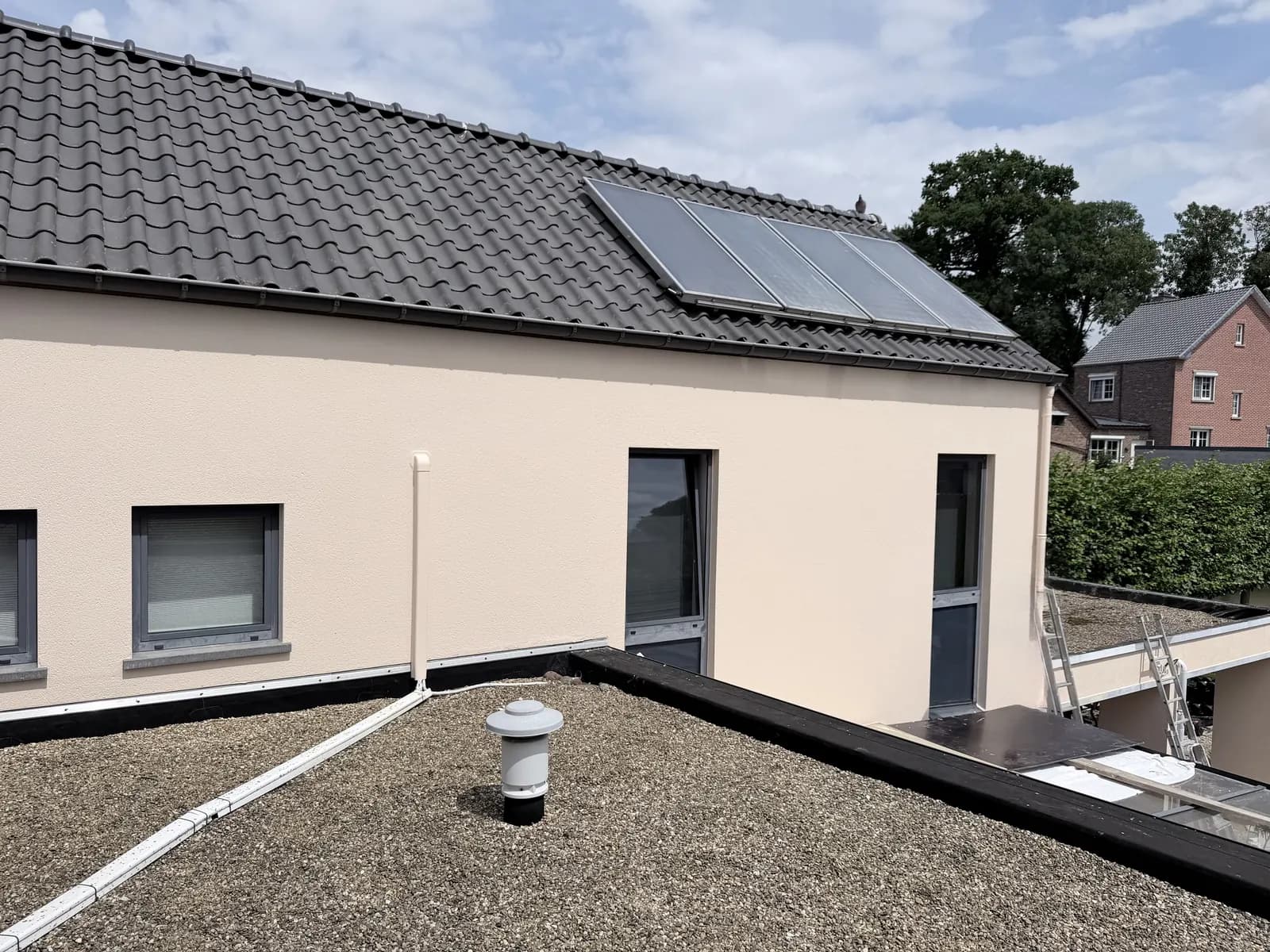 Gevel en tuinmuren geschilderd in Martenslinde – foto 5